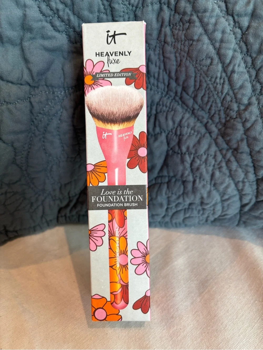 IT Cosmetics Heavenly Luxe Love Is the Foundation Brush Limited Edition NIB